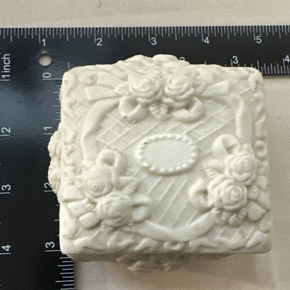 Coquette Bisque Trinket Jewelry Box Porcelain Lidded Roses Floral Vintage Velvet - Picture 5 of 8